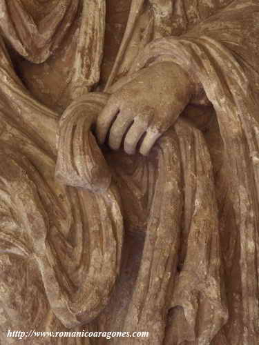 DETALLE DE LA MANO IZQUIERDA DE LA VIRGEN